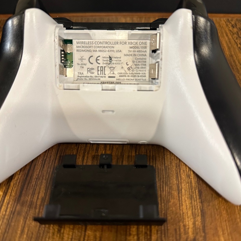 Microsoft Xbox One Wireless Controlle - Picture 6 of 6